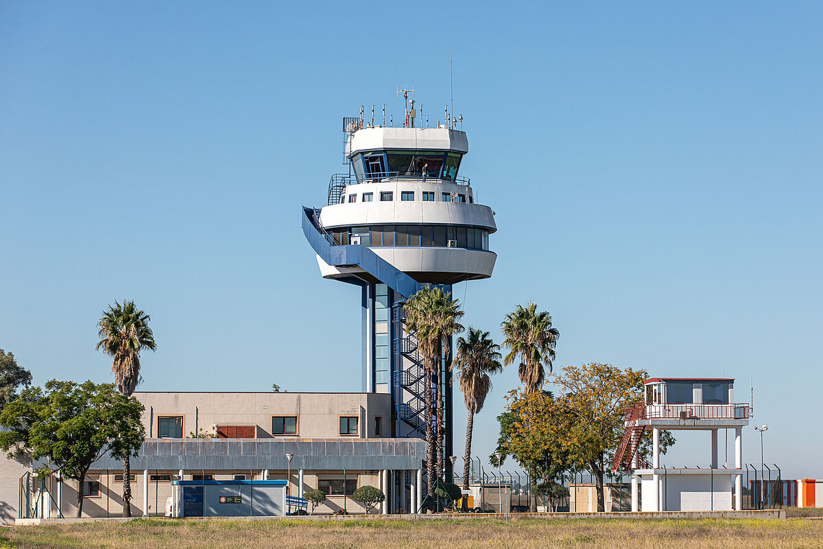Torre de control del aeropuerto de Sevilla