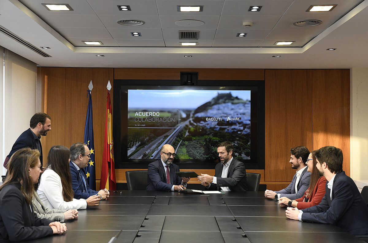 Firma de acuerdo entre Adif y Exolum